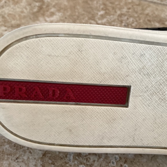 Sale 🎊 PRADA LEATHR SLIP - ON 💯% AUTHENTIC. - Picture 6 of 11